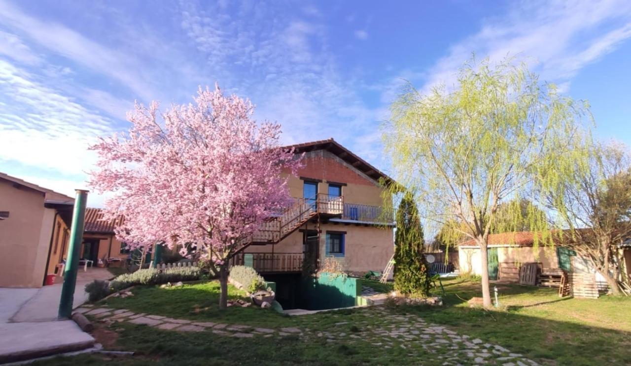 Albergue De Peregrinos Casa Flor Murias de Rechivaldo ภายนอก รูปภาพ