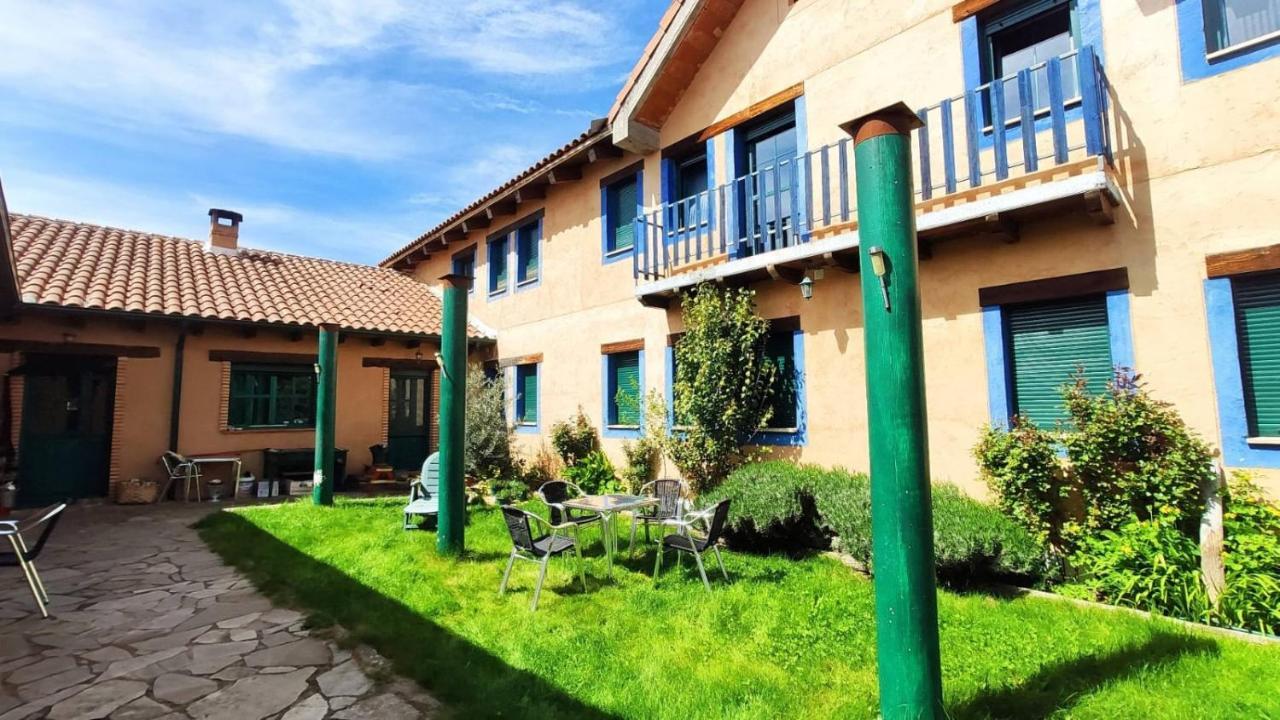 Albergue De Peregrinos Casa Flor Murias de Rechivaldo ภายนอก รูปภาพ